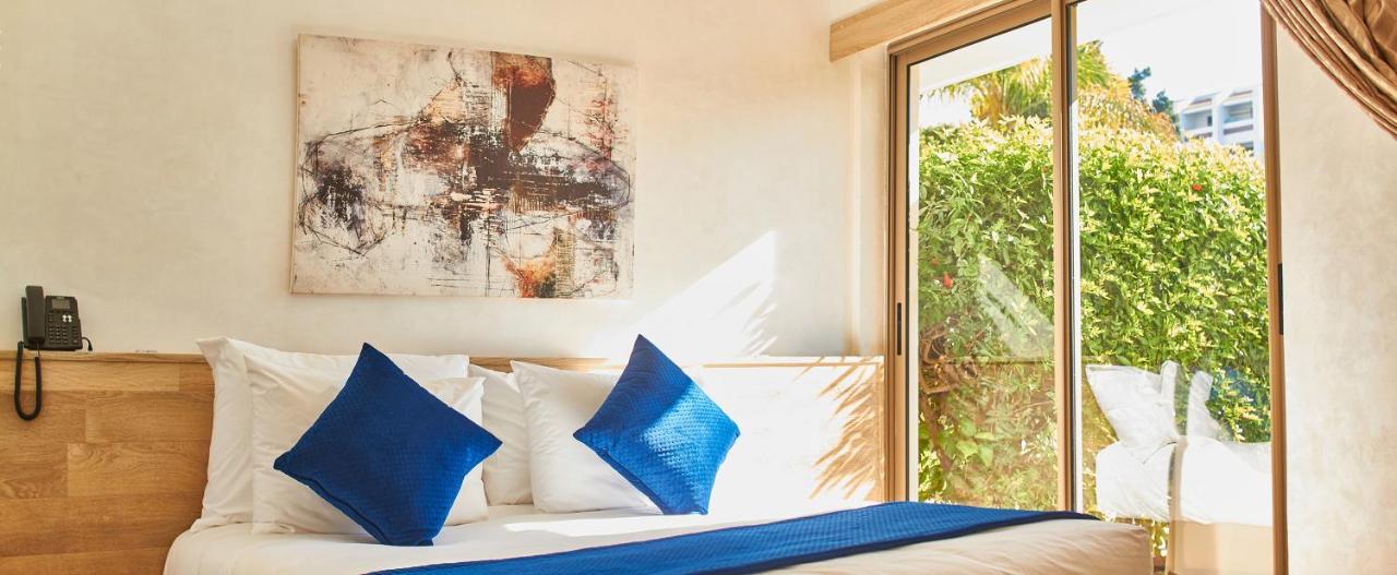 Chambre Double avec Terrasse - Vue sur Piscine