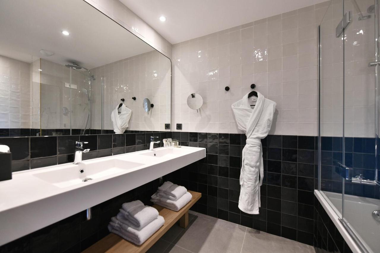 Suite Deluxe avec 1 Lit King-Size et 2 Canapés-Lits pour 1 Personne