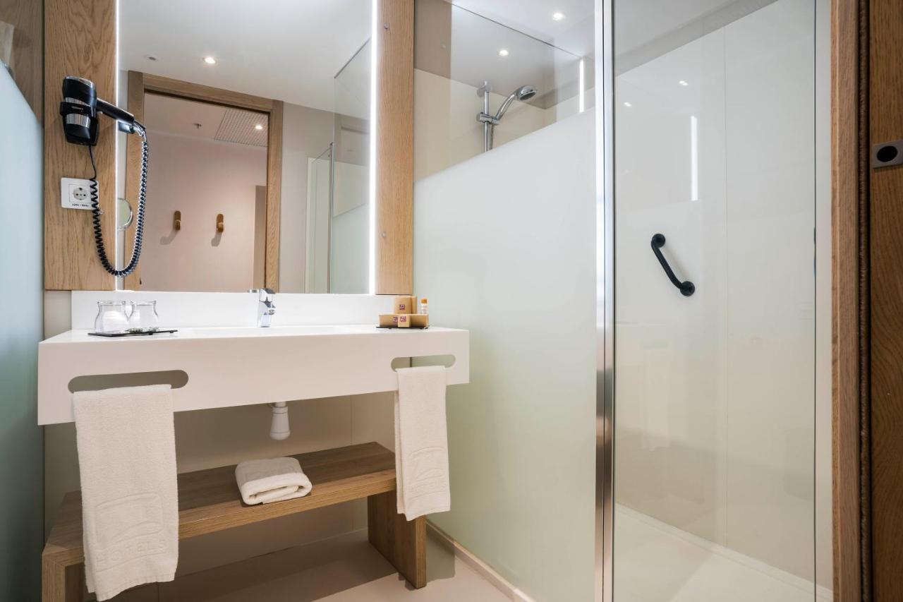 Chambre Triple (2 Adultes & 1 Enfant)