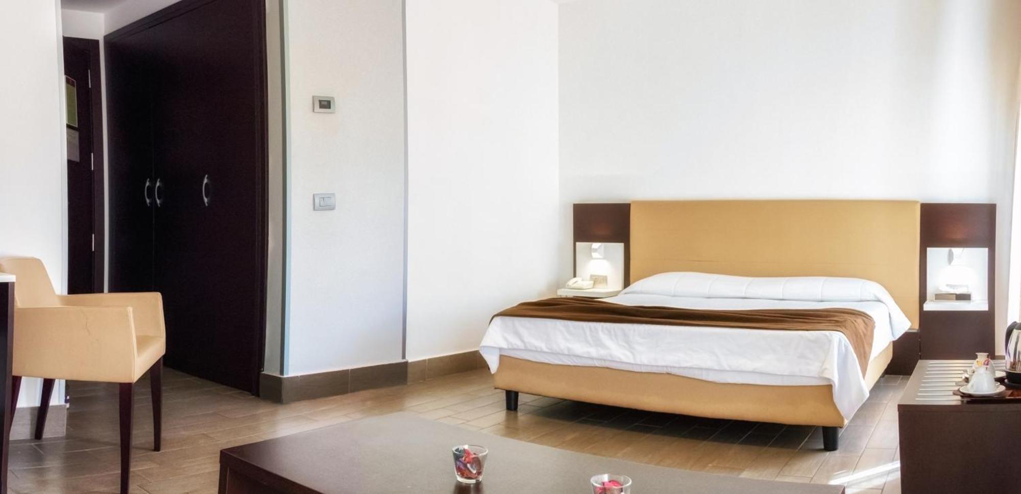 Chambre Double ou Lits Jumeaux de Luxe avec Accès Piscine