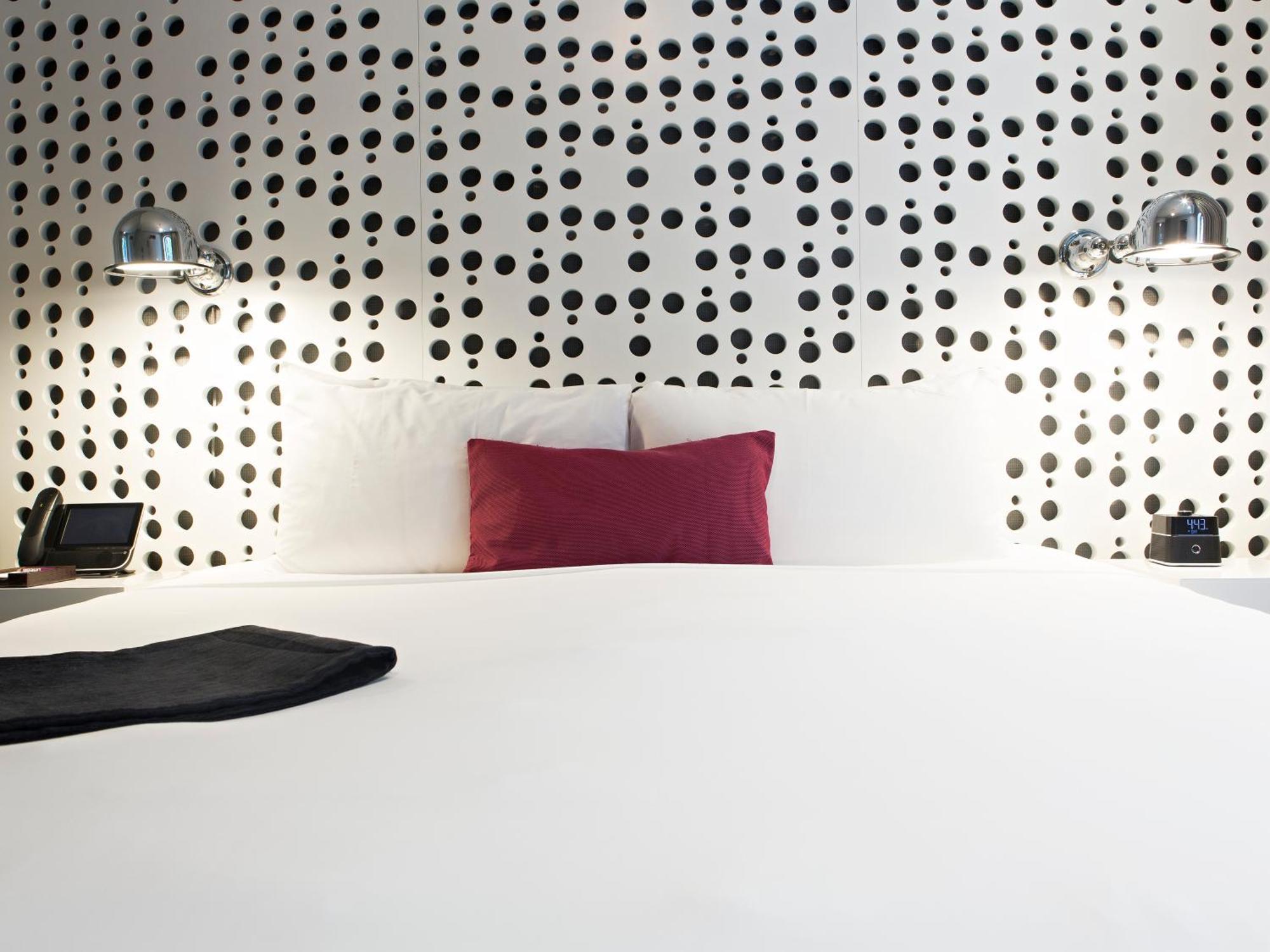 Chambre Lit King-Size - Vue sur Piscine
