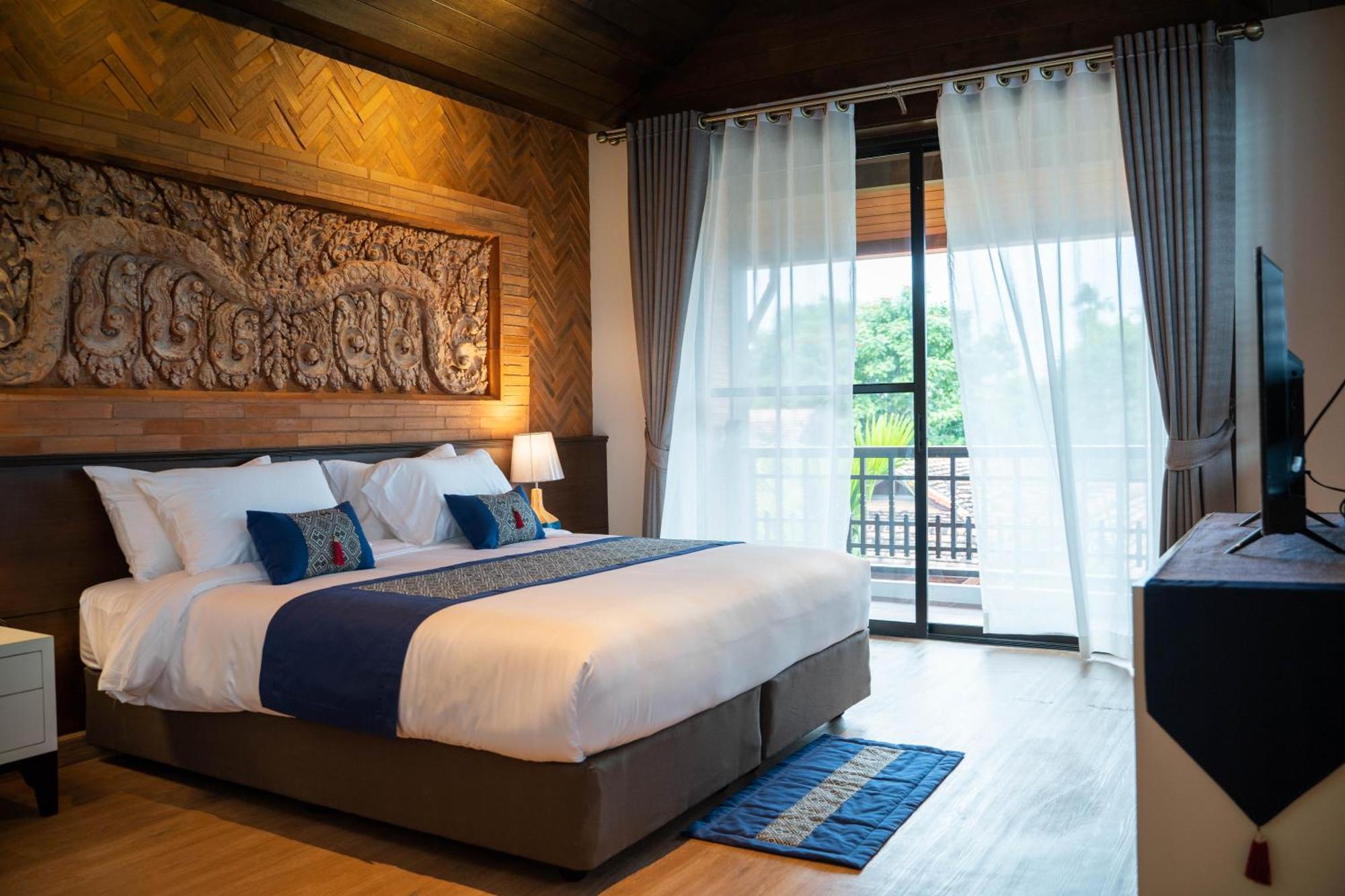 Chambre Double Deluxe avec Balcon (Plafond en Bois)