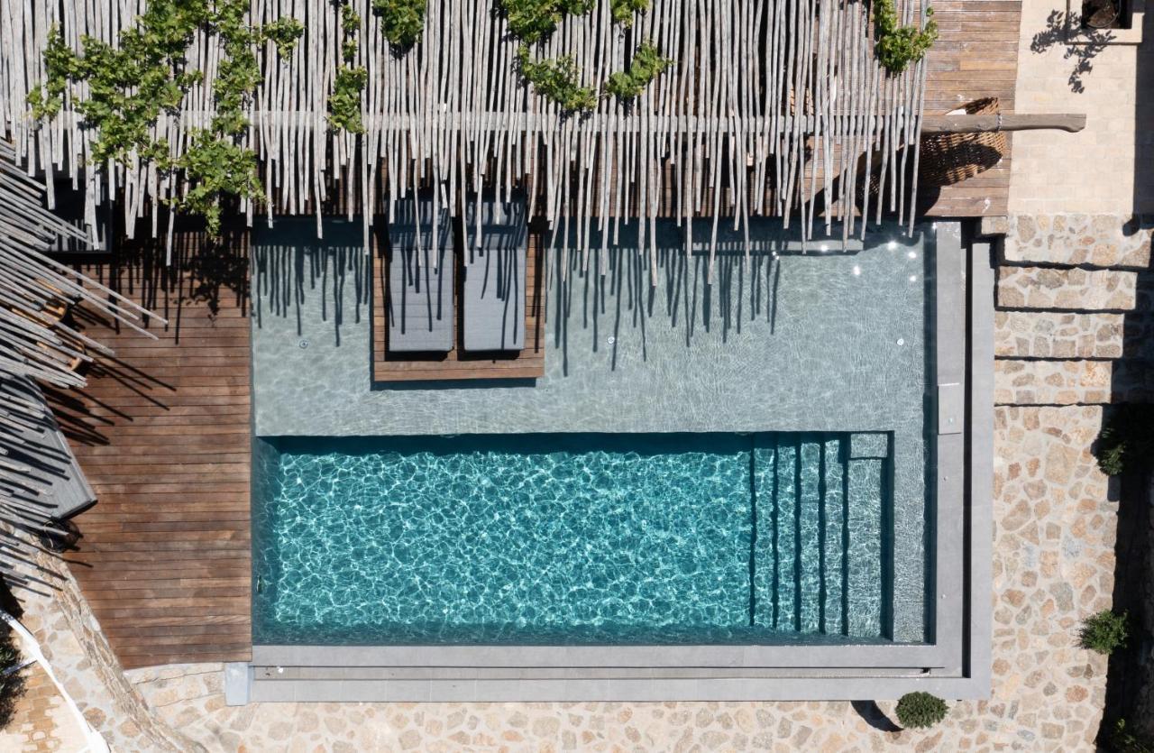 Suite Supérieure avec Piscine Commune (Loulos)