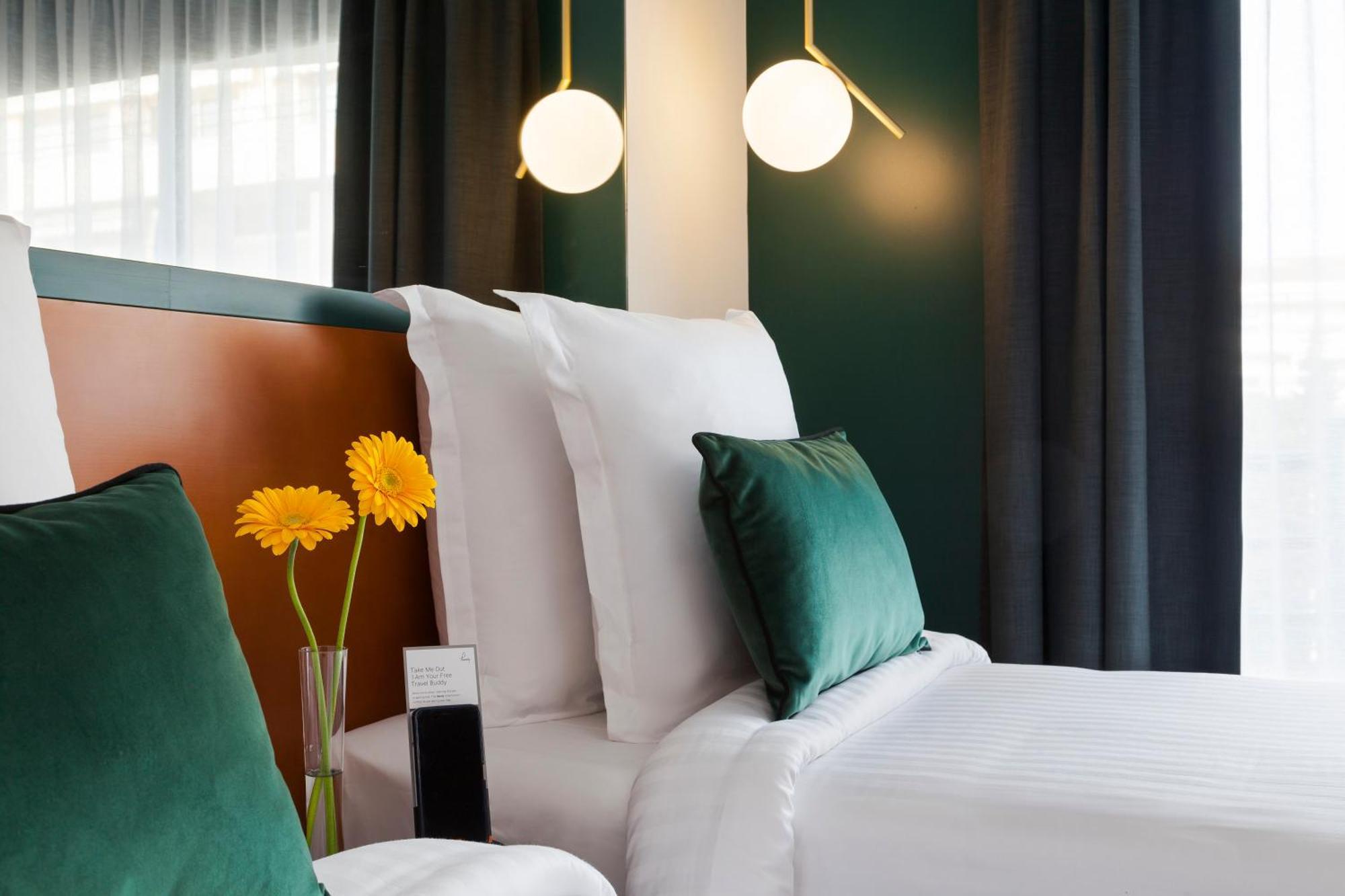 Chambre Confort avec Terrasse - Vue sur Piscine