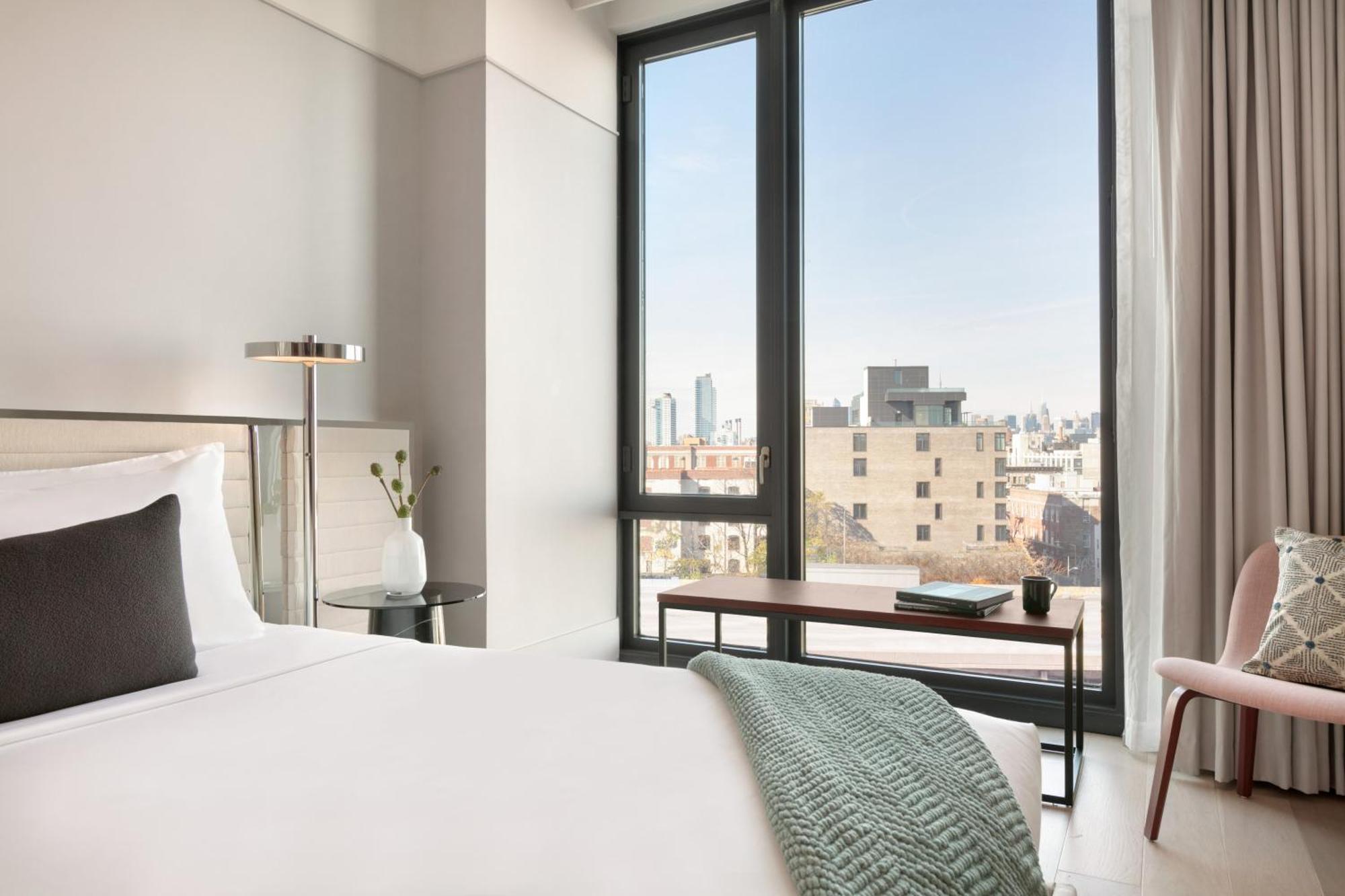 Chambre Lit King-Size Premium avec Balcon - Vue sur Ville