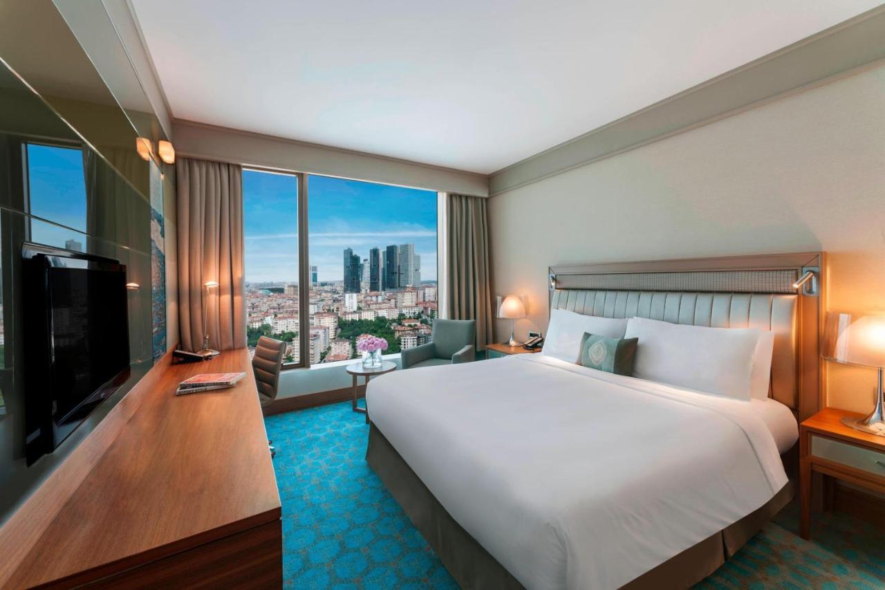 Chambre Lit King-Size Exécutive avec Accès au Salon Club – Vue sur Ville