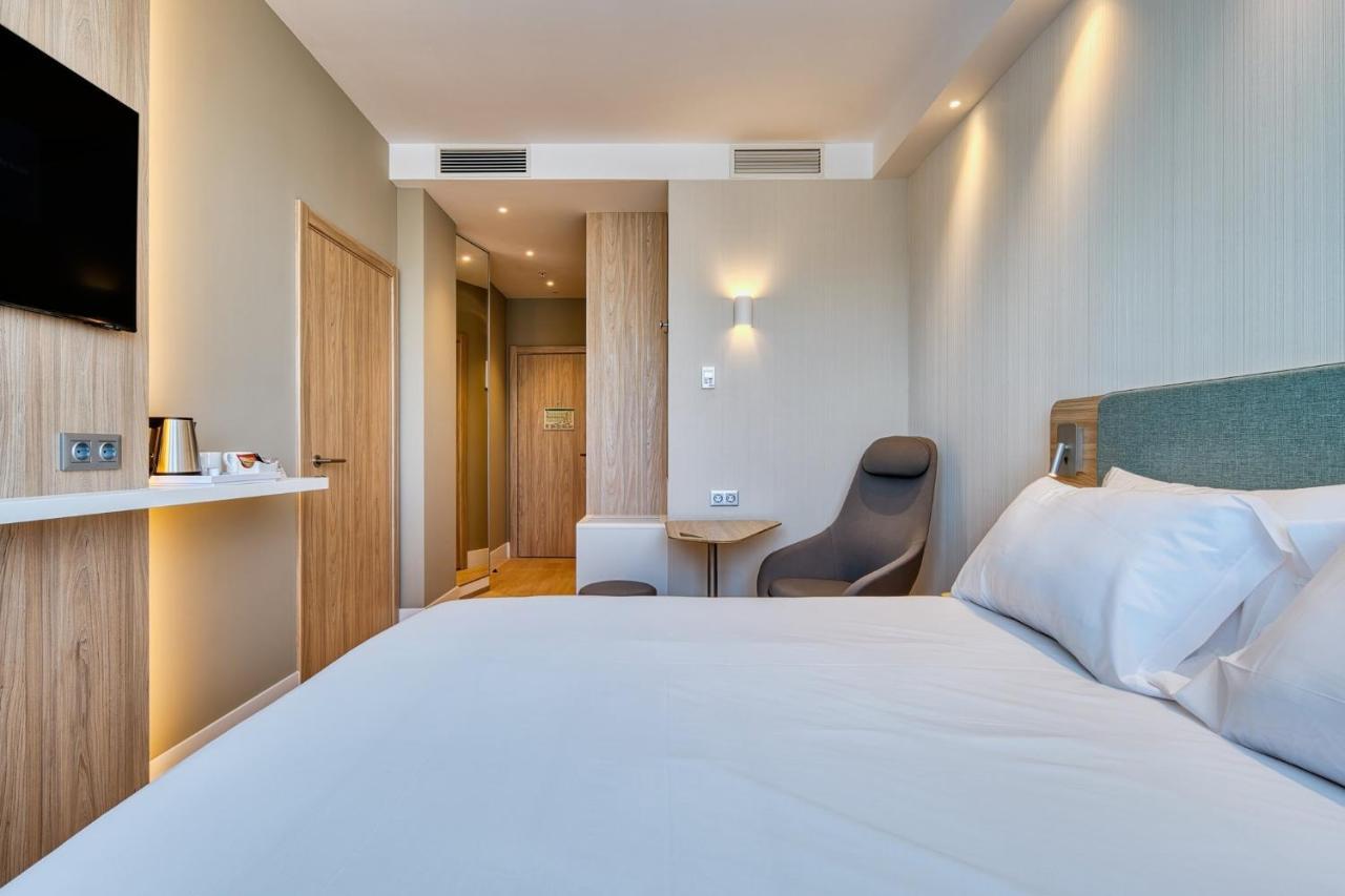 Chambre Lit Queen-Size Standard - Petit-Déjeuner Gratuit