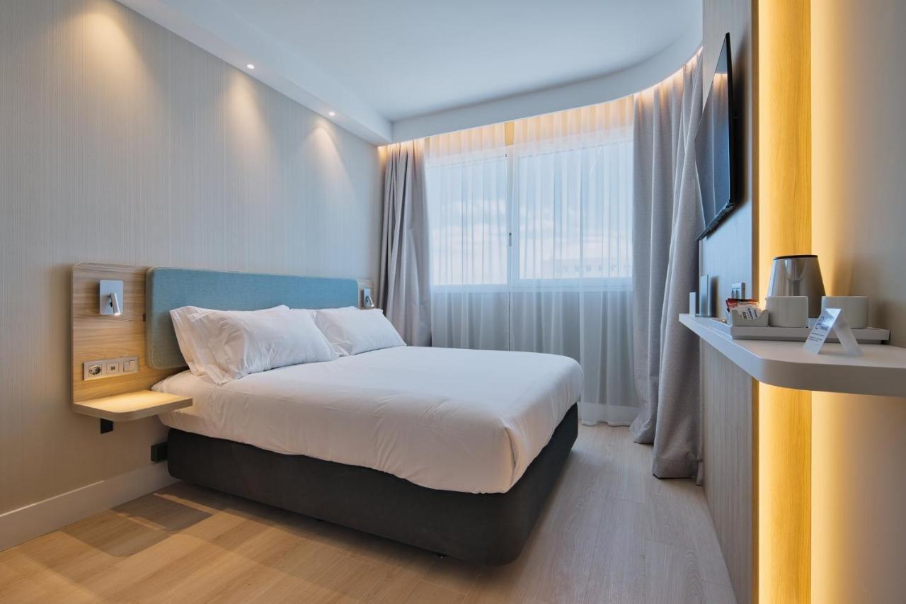 Chambre Lit Queen-Size Standard - Accessible aux Personnes à Mobilité Réduite avec Petit-Déjeuner Gratuit