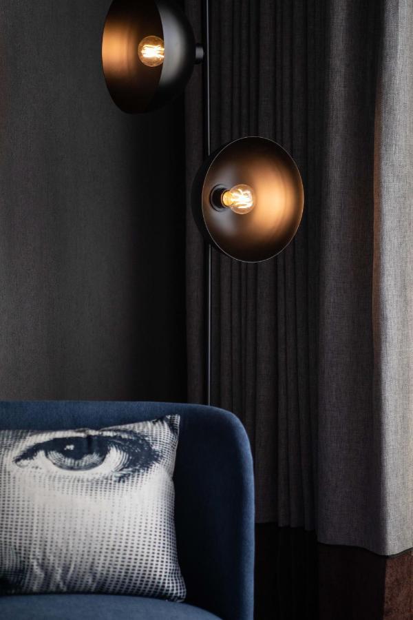 Chambre Lit Queen-Size Anything But Standard - Vue sur Ville