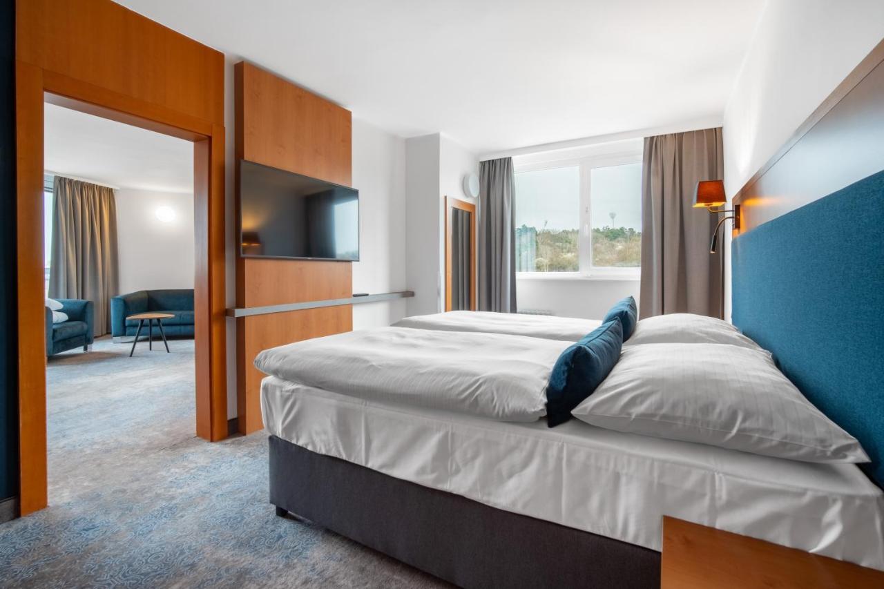 Chambre Familiale avec Accès Gratuit à la Piscine