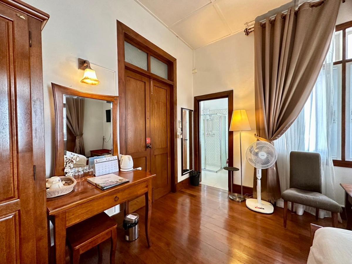 Chambre Double de Luxe avec Balcon - Vue sur Piscine