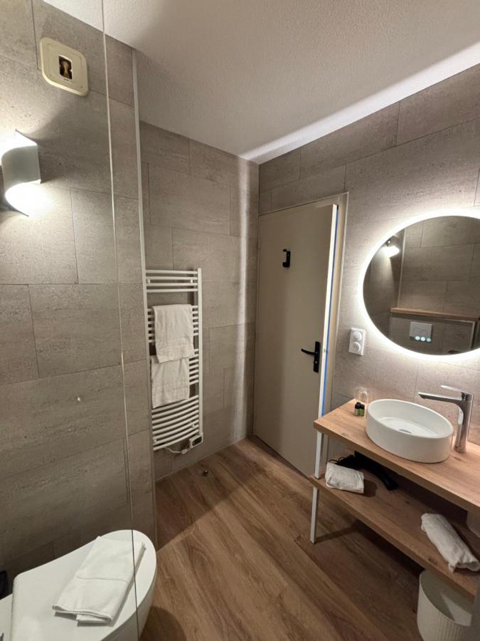 Chambre Double Supérieure - Vue sur Piscine