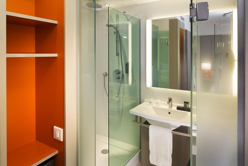 Chambre Double Supérieure - Vue sur Jardin et Piscine