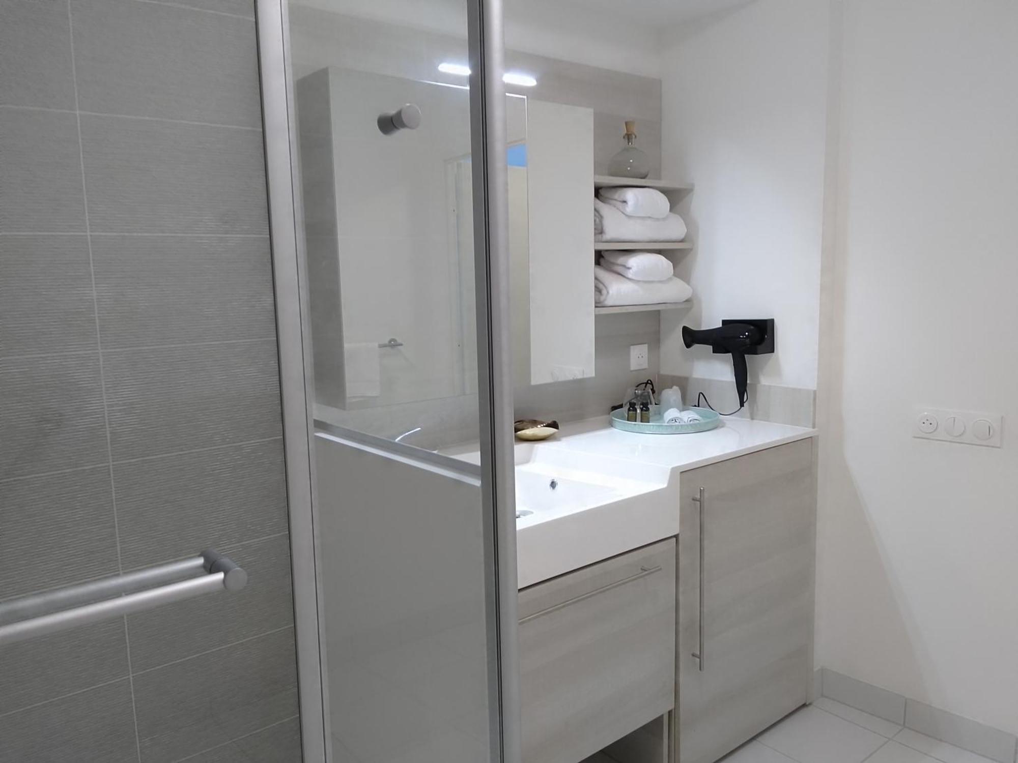 One-Bedroom Apartment,1530035845:JPEG