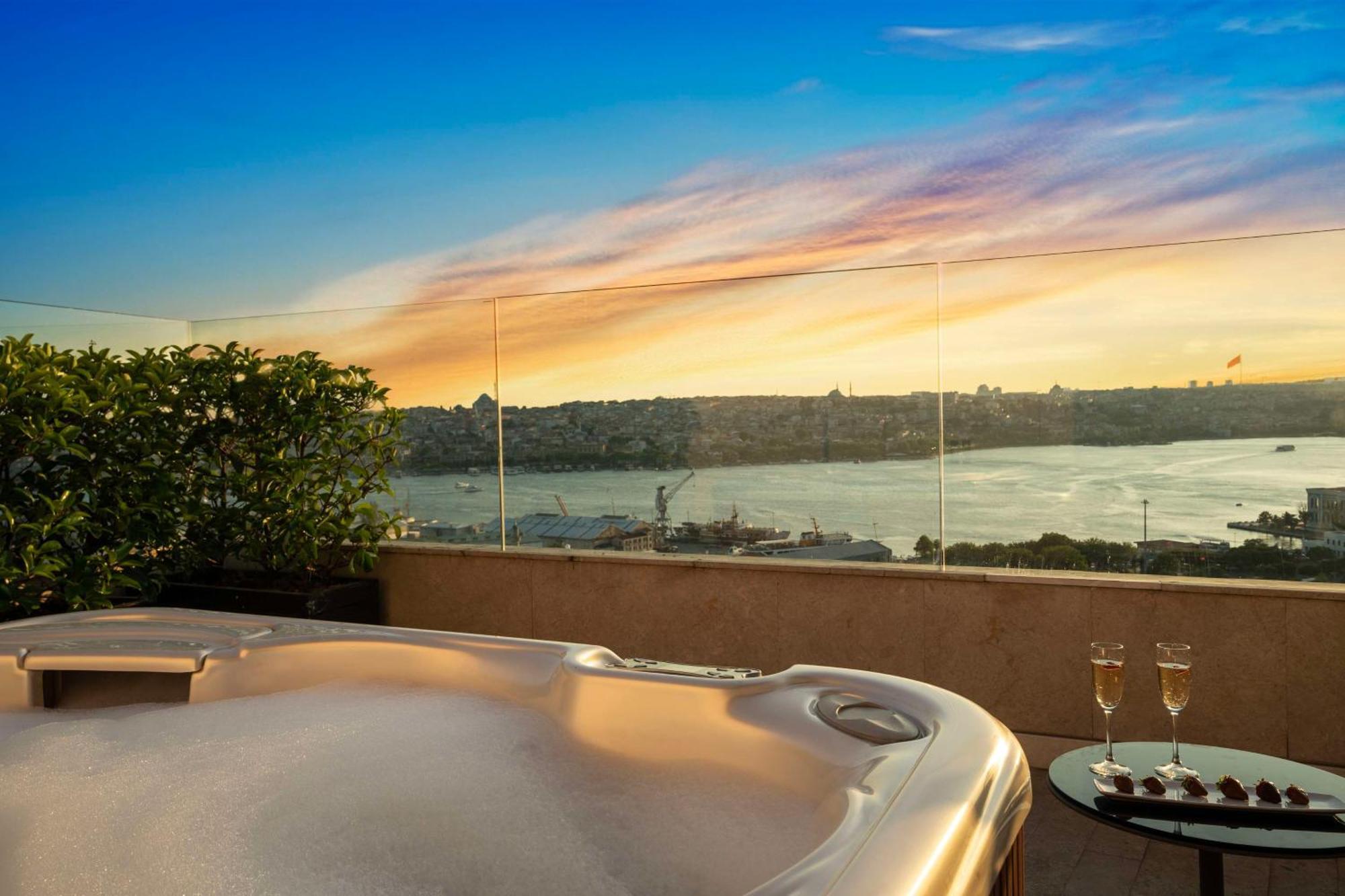 Suite Panoramique avec Terrasse - Vue sur Corne d'Or
