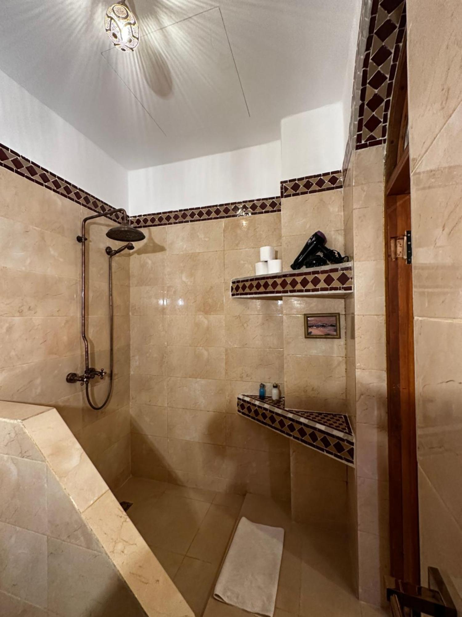 Chambre Triple avec Salle de Bains Privative
