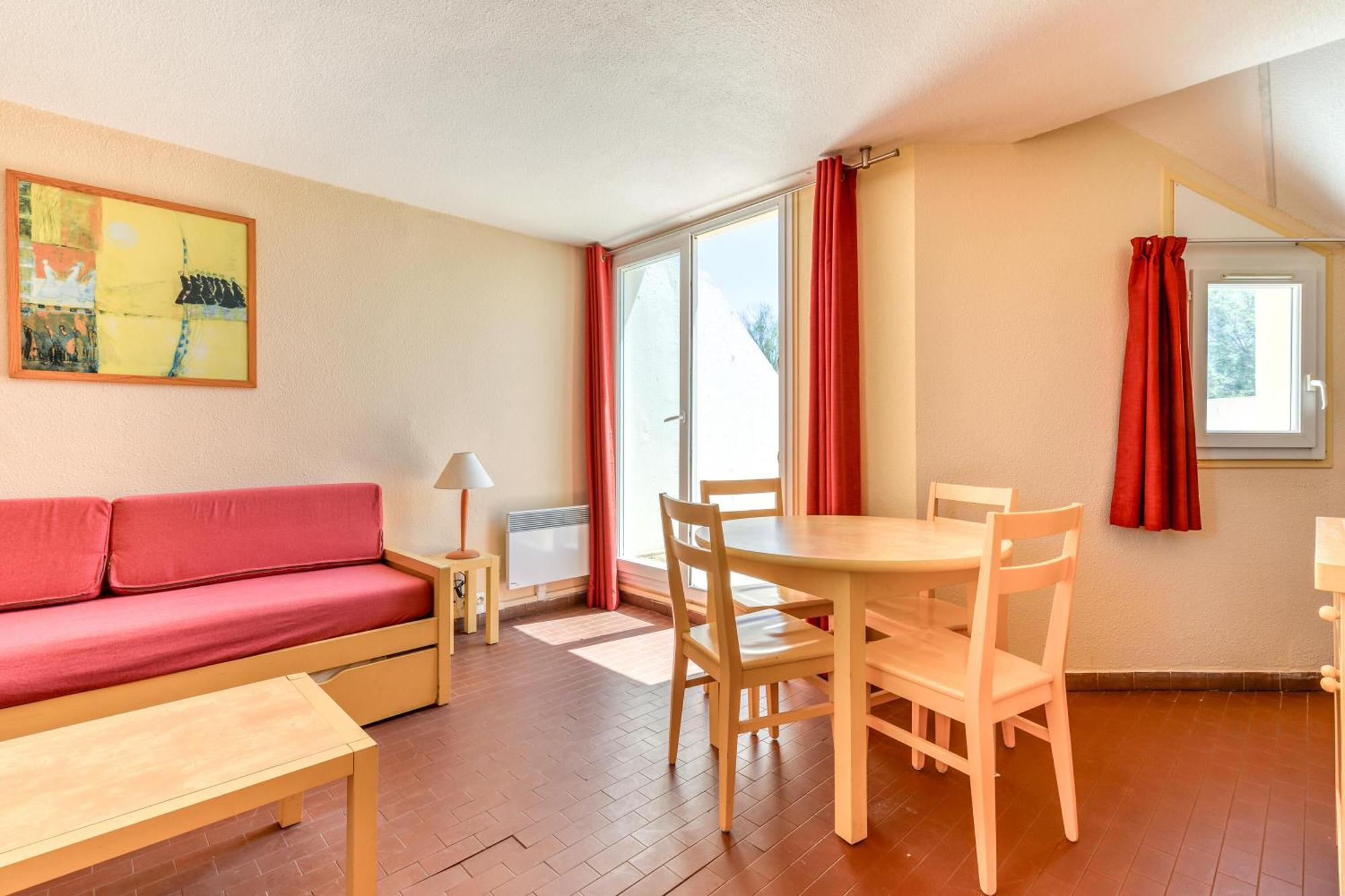One-Bedroom Apartment,1588121148:JPEG