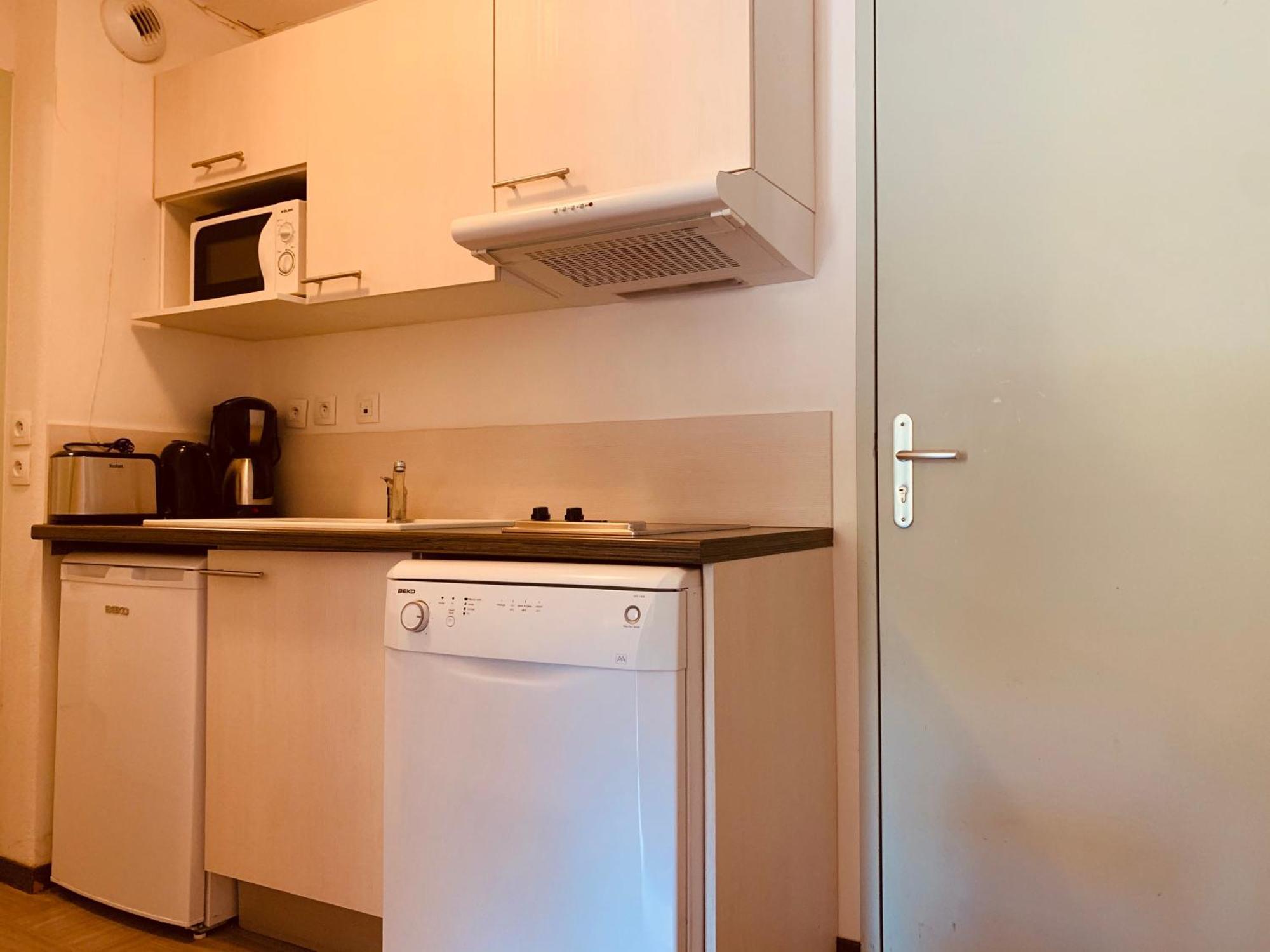1-Bedroom Apartment linen not,1592992937:JPEG