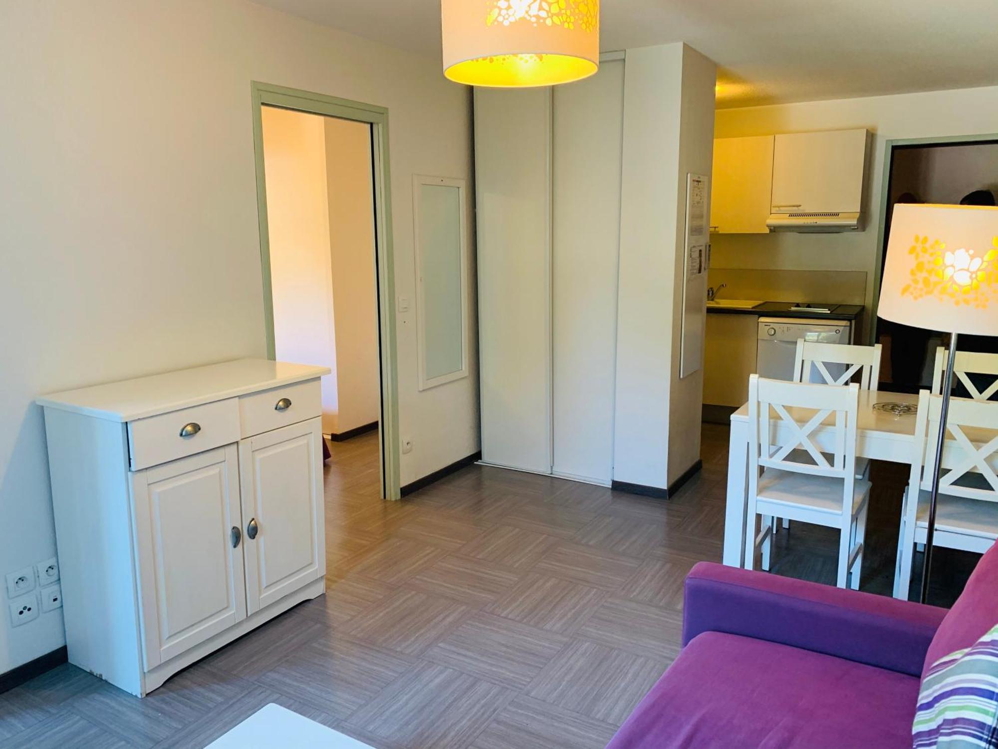 Superior 1-Bedroom Apartment linen,1592992942:JPEG