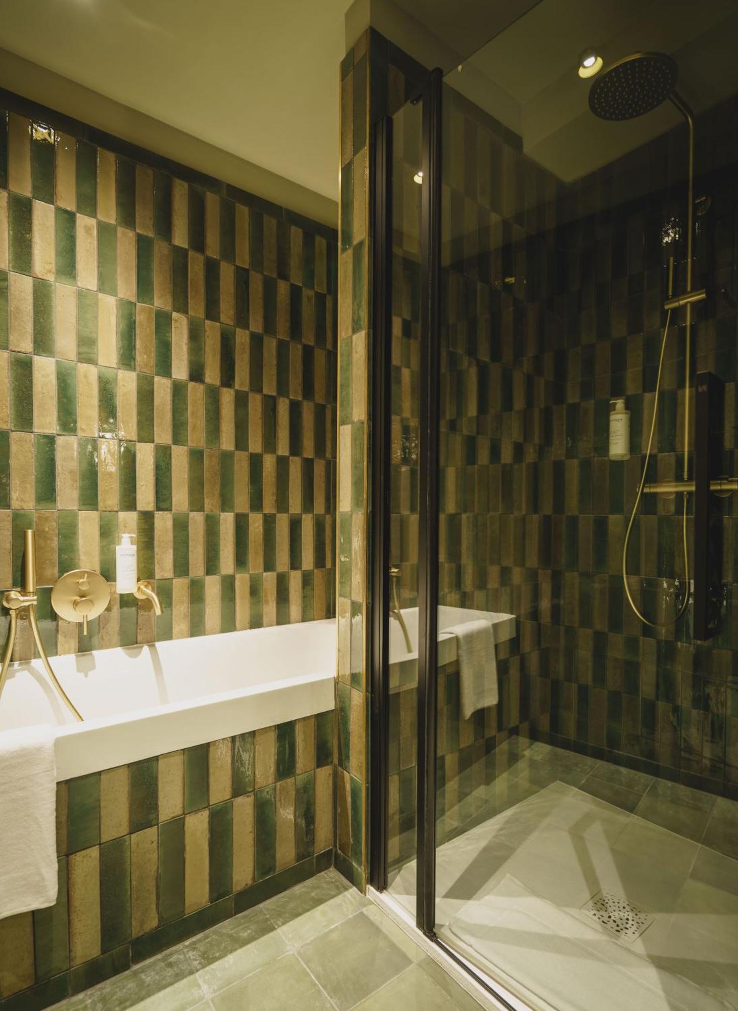 Suite Junior avec Douche, Baignoire et Balcon