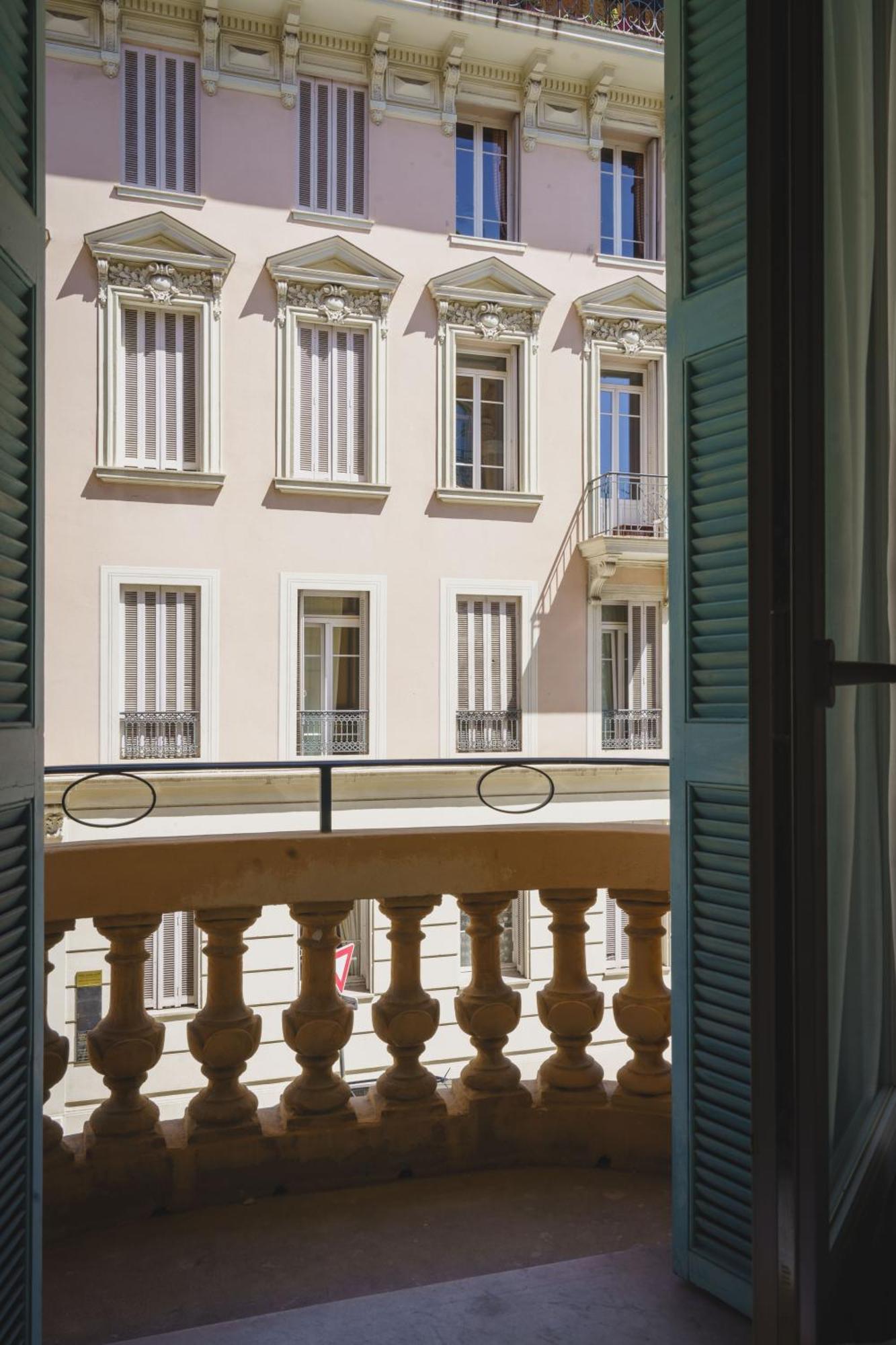 Chambre Double Standard avec Baignoire et Balcon