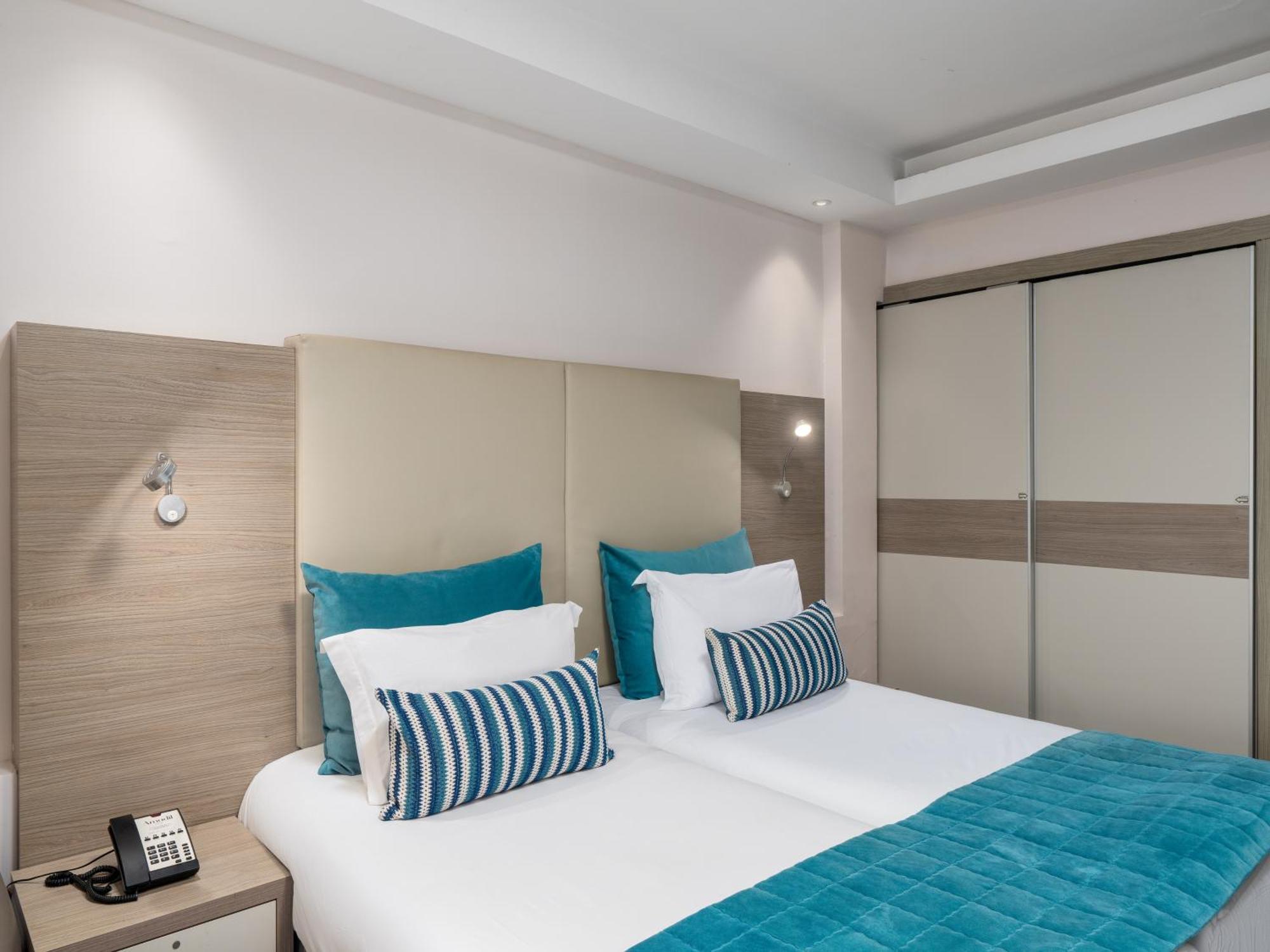 Chambre Lits Jumeaux - Vue sur Piscine