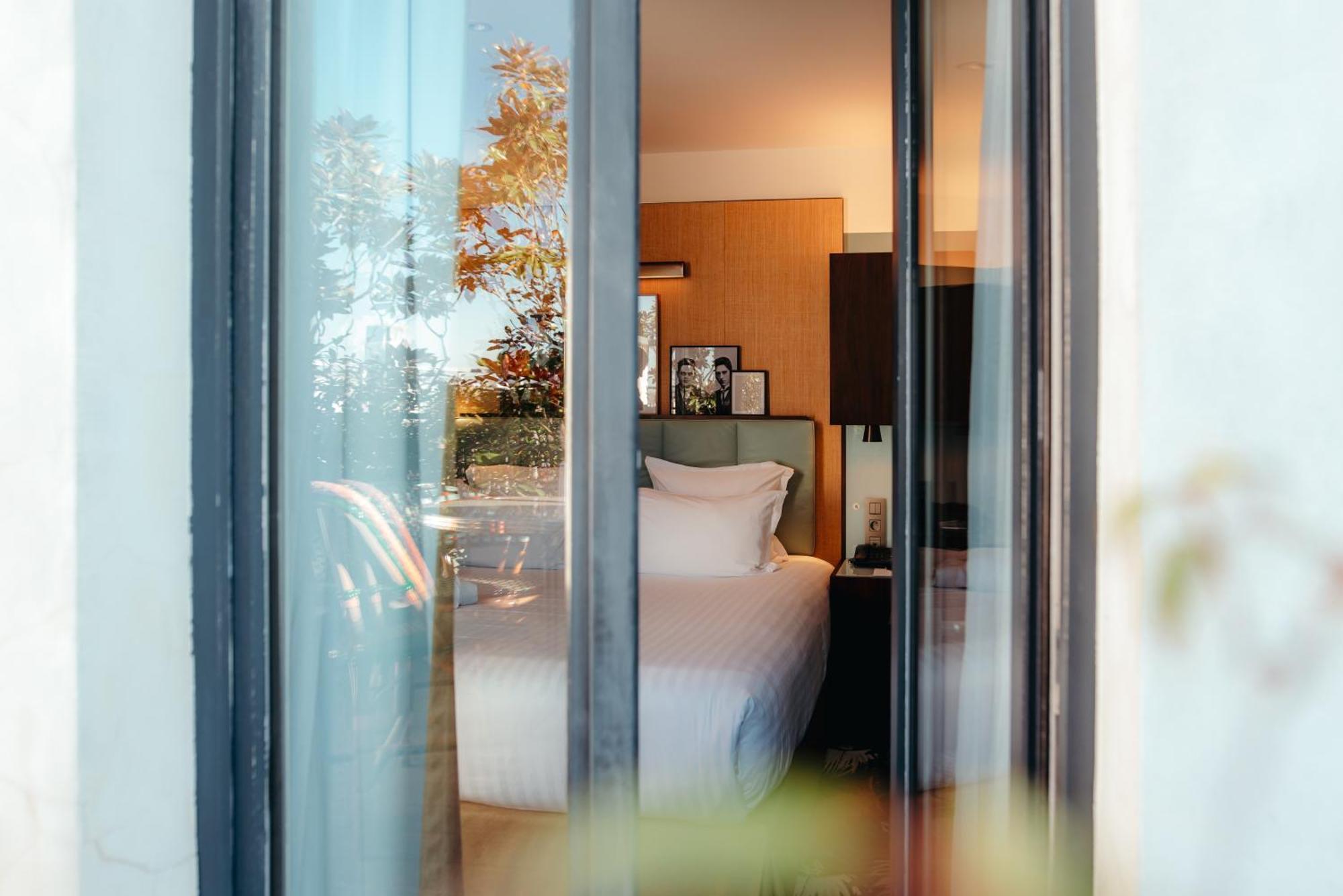 Suite Terrasse avec Accès Piscine