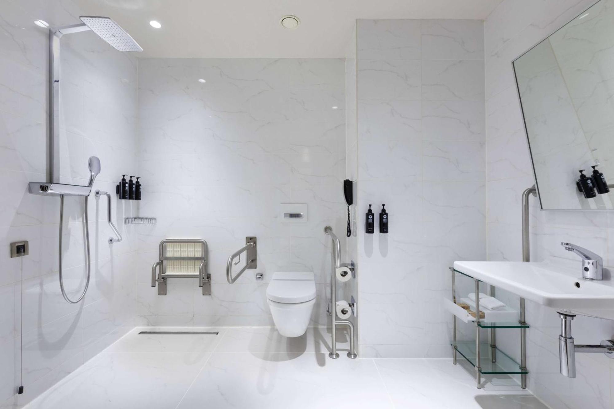 Chambre Deluxe avec lit King-size et vue sur la ville - Chambre accessible aux personnes à mobilité réduite