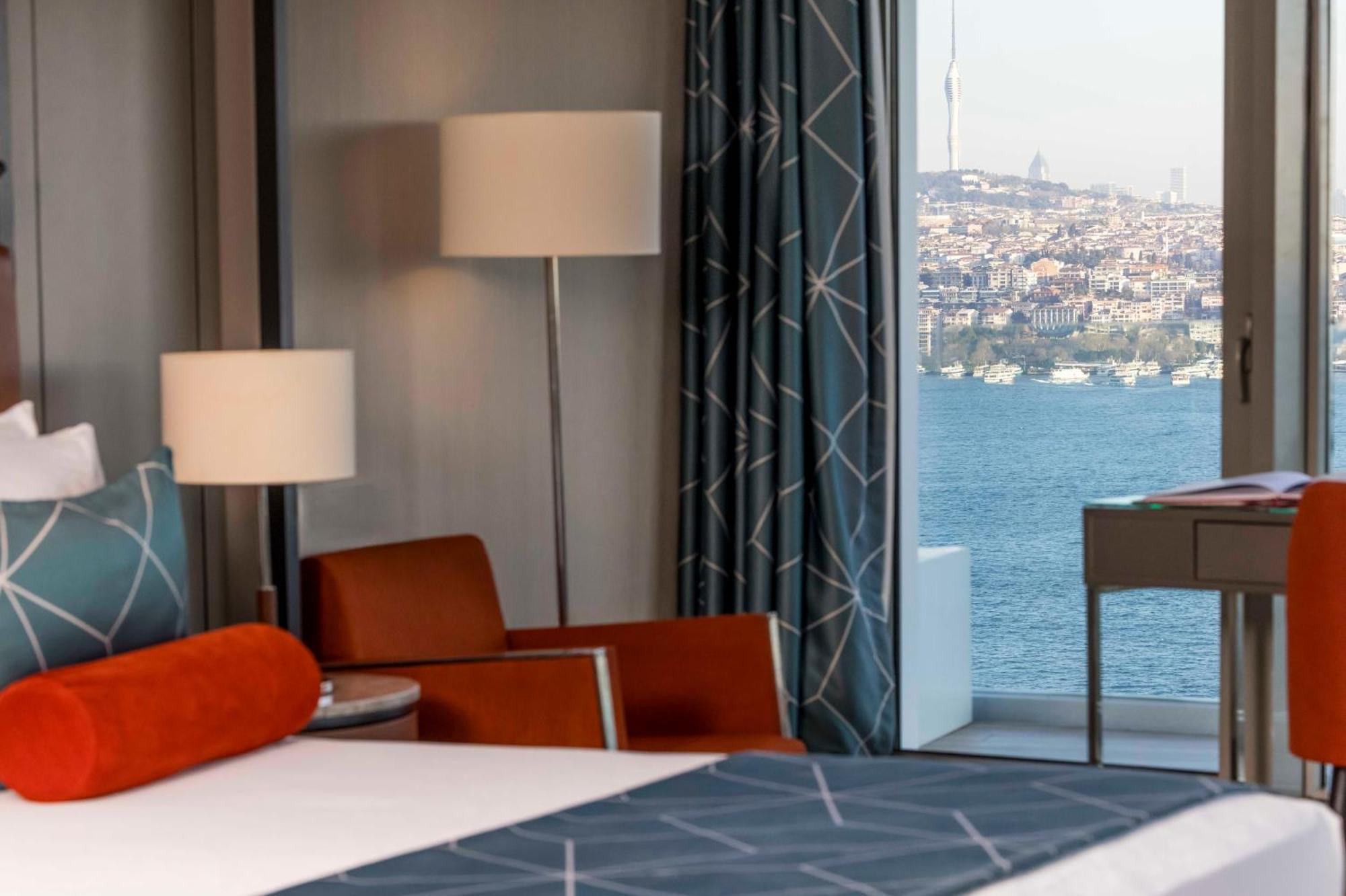 Chambre Lit King-Size avec Bain à Remous et Balcon - Vue sur Bosphore
