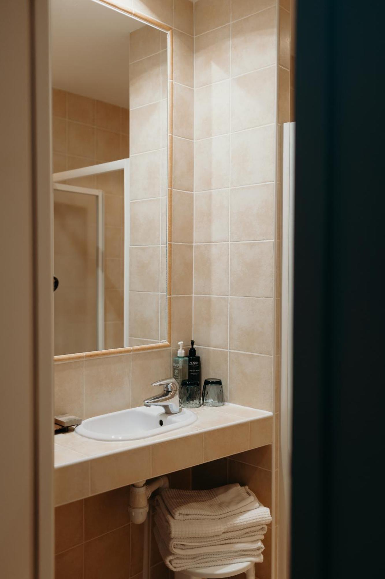 Chambre Double - Vue sur Rue