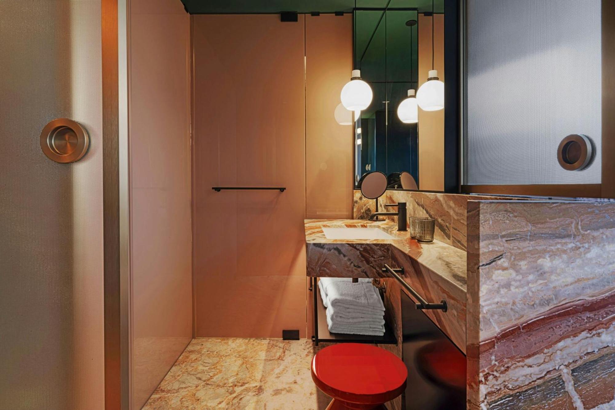 Chambre Lit King-Size Atelier - Vue sur Ville