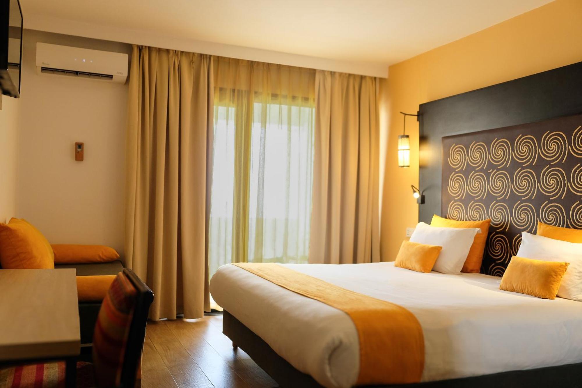 Chambre Exécutive - Vue sur Piscine