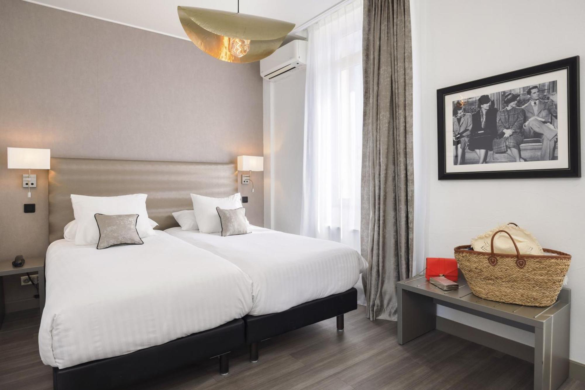 Chambre Deluxe avec 1 Lit Queen-Size et 1 Lit Simple - Non-Fumeurs