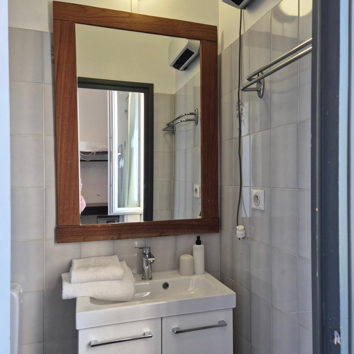Single Room,1664657844:JPEG