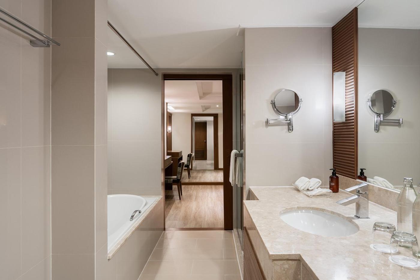1 Bedroom Suite with Exclusive Benefits