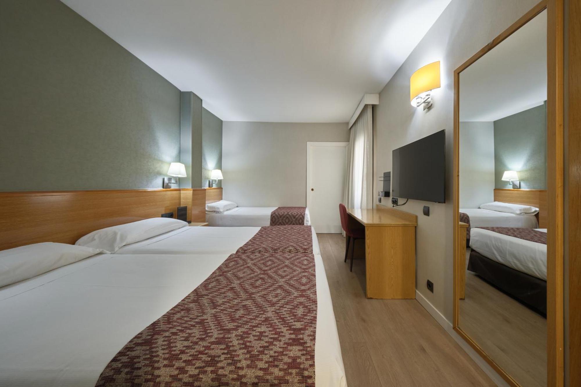 Chambre Triple (2 Adultes & 1 Enfant)