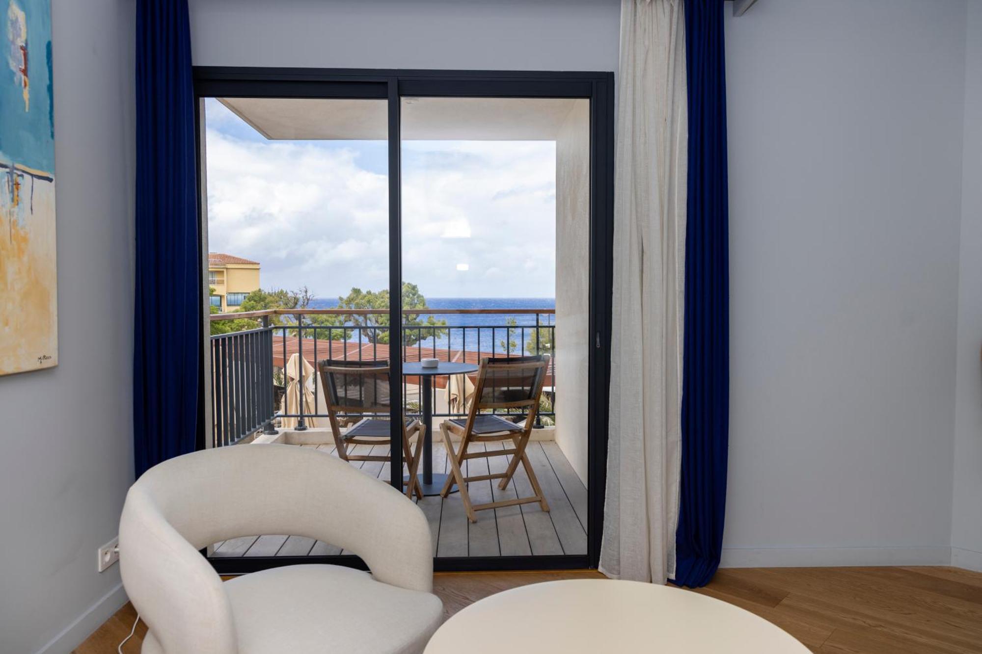 Suite Junior Double ou Lits Jumeaux - Vue sur Mer et Piscine