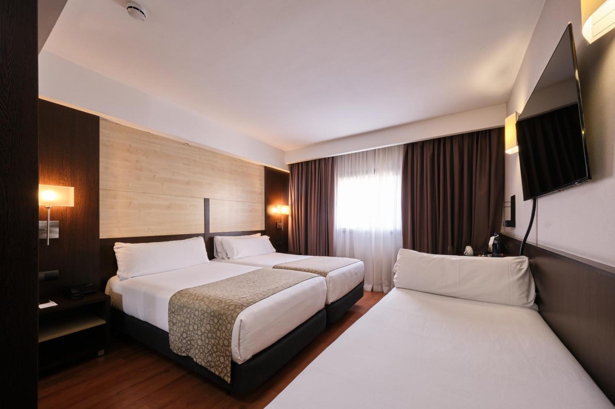 Chambre Triple (2 Adultes & 1 Enfant)