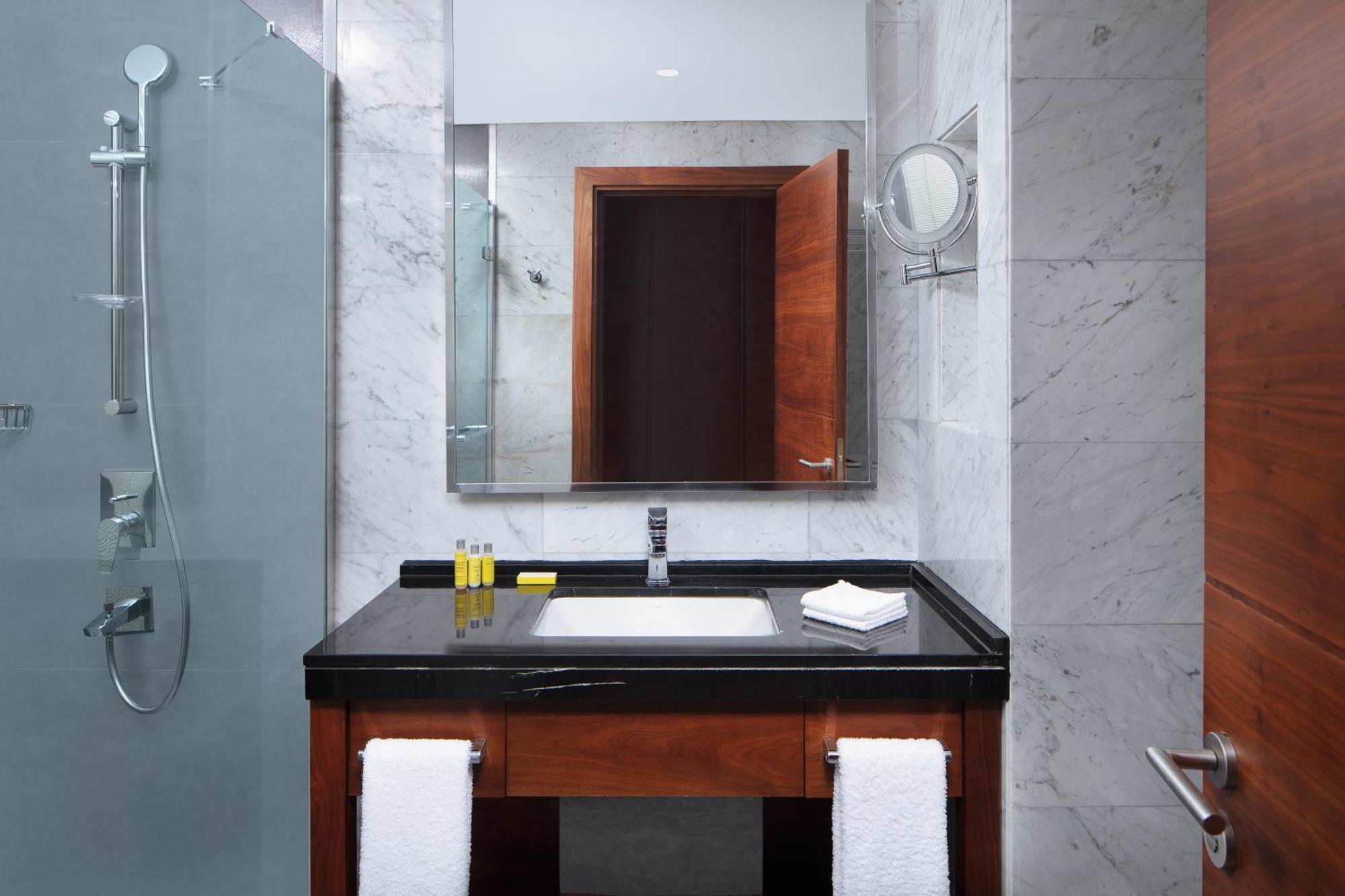 Chambre Deluxe d'Angle avec Vue sur la Ville - Accès au Salon Club
