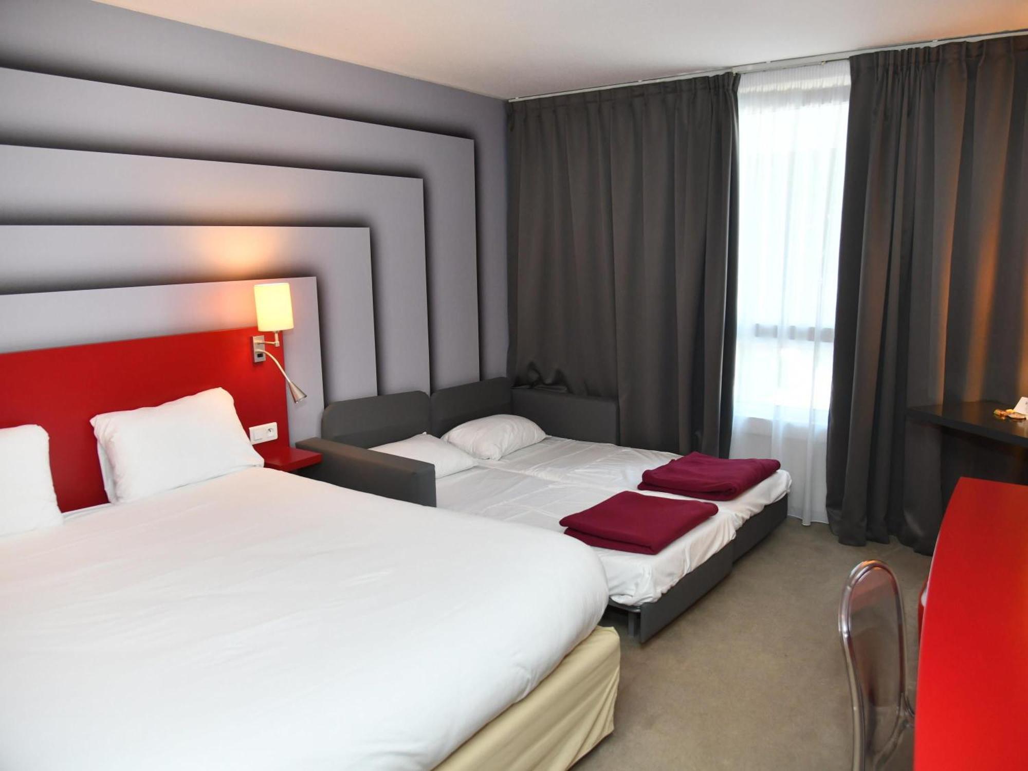 Chambre Familiale Standard avec 1 Lit Double et 2 Canapés-Lits