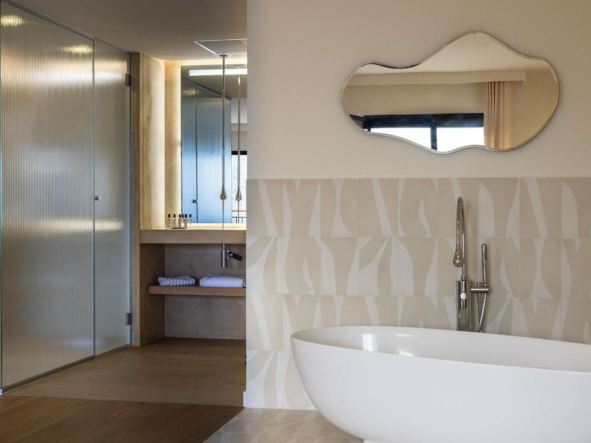 Suite Prestige avec 1 Lit Double ou 2 Lits Simples - Vue sur Mer et Citadelle