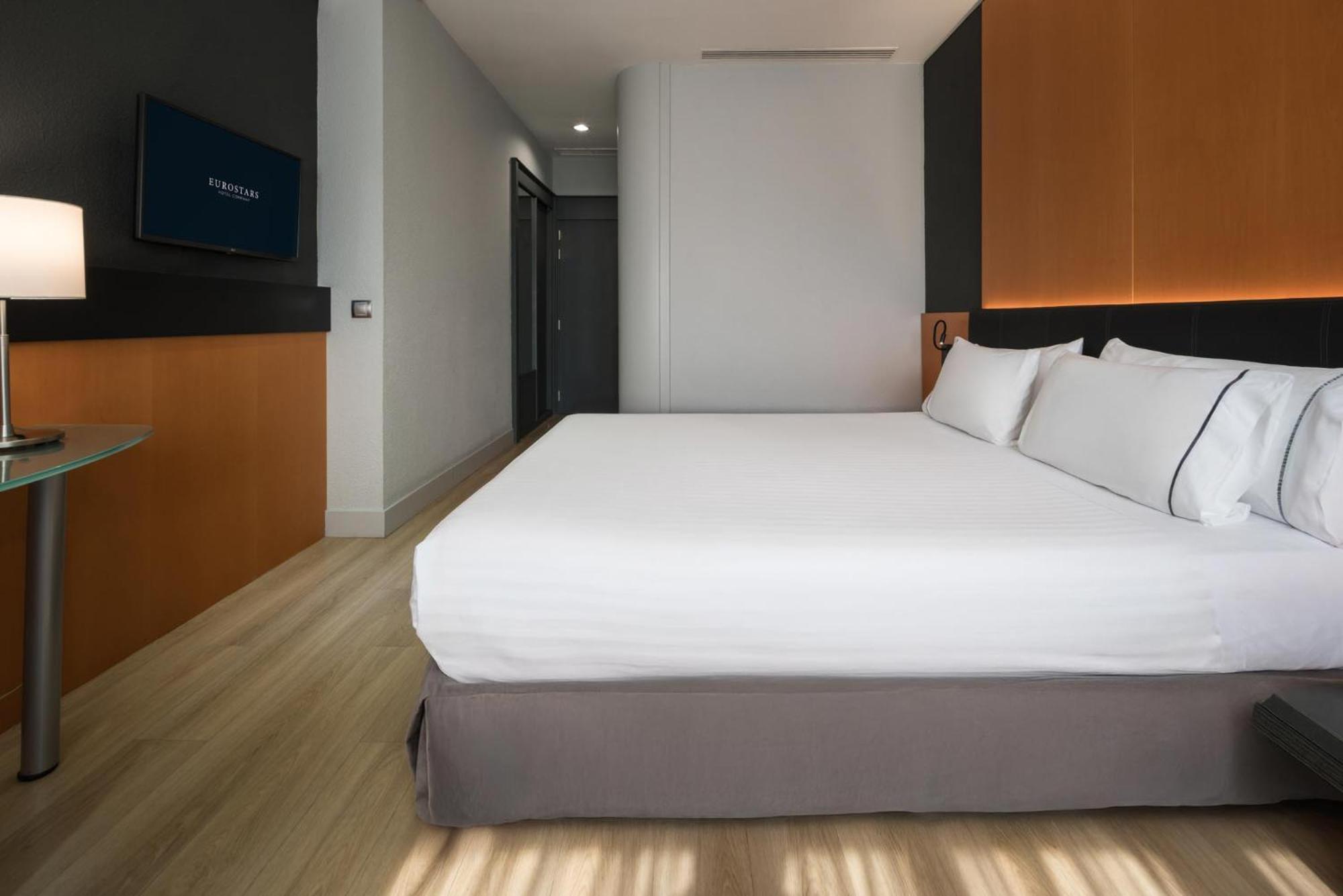 Chambre Double - Vue sur Piscine
