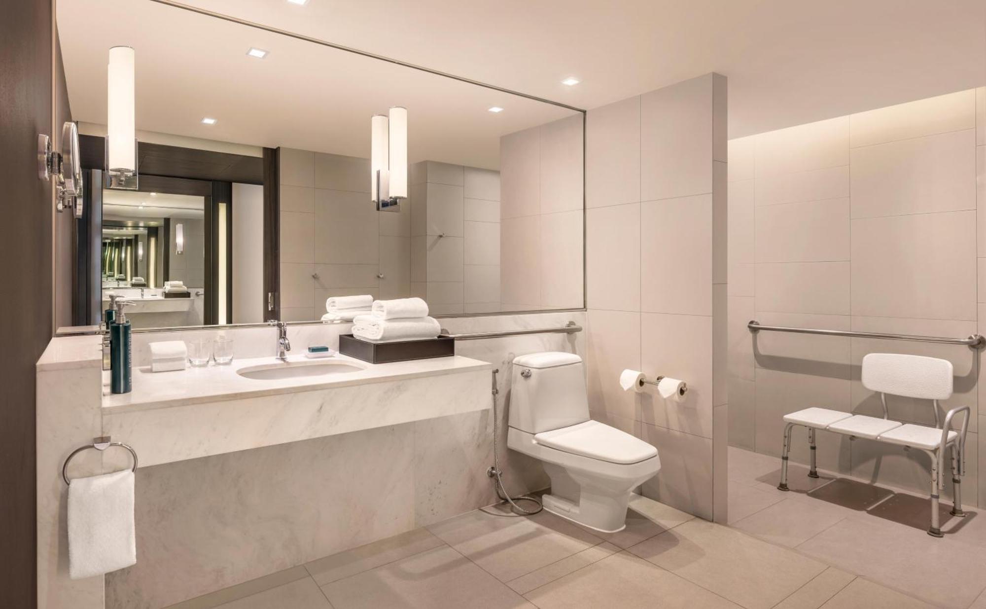 Chambre Lit King-Size - Accessible aux Personnes à Mobilité Réduite