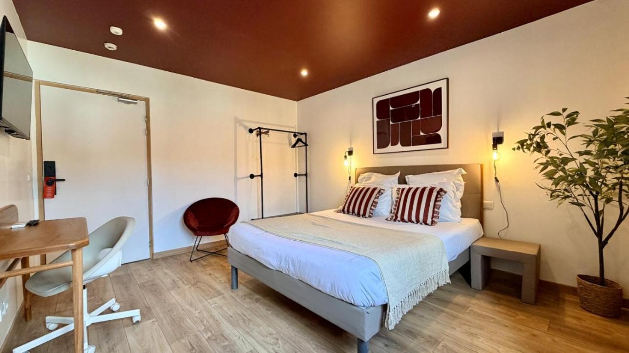 Chambre Double - Vue sur Piscine