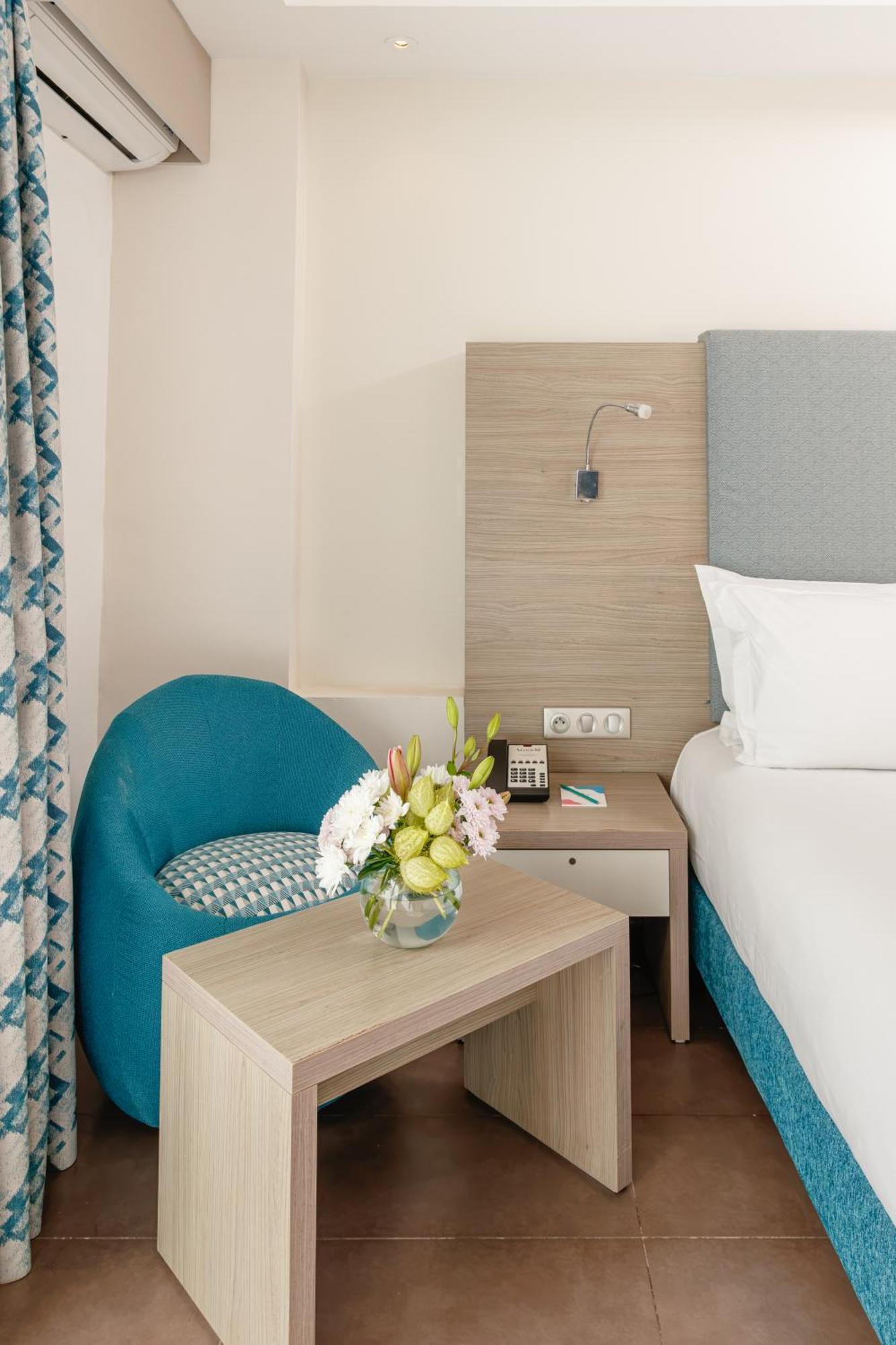 Chambre Double - Vue sur Piscine