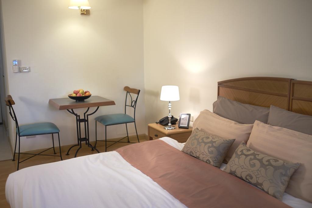 Double Bed Non-Smoking,317615877:JPEG