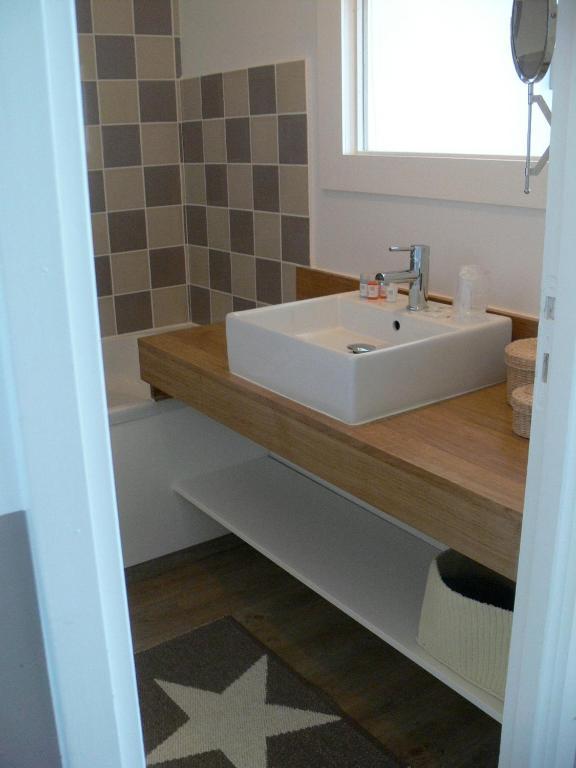 Chambre Lits Jumeaux Supérieure avec Vue sur la Piscine