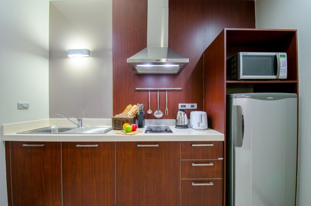 Deluxe King Suite with Living Room and Balcony,642075666:JPEG