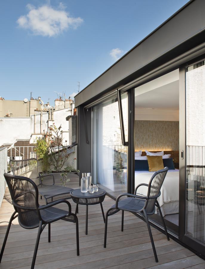 Suite Junior avec Terrasse et Accès Privé au Hammam et à la Salle de Sport