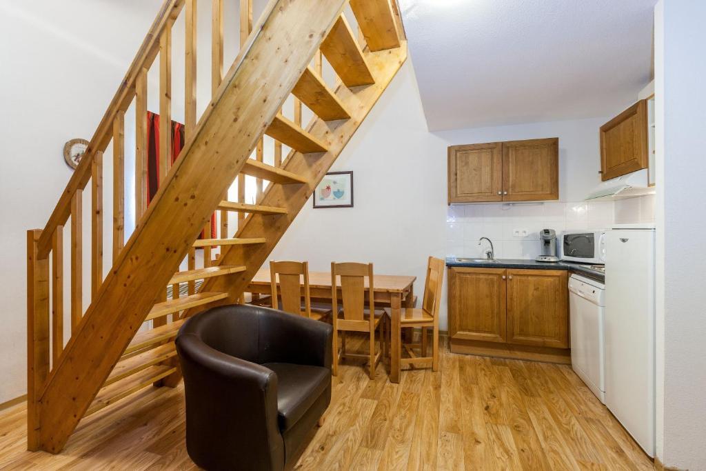 Duplex Apartment,64982665:JPEG